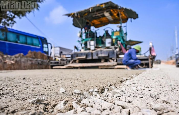 Hiện dự án đang tập trung nguồn lực tổ chức thi công để bảo đảm tiến độ theo chỉ đạo của thành phố, khối lượng thực hiện đạt khoảng 32,40%, đang chậm so với kế hoạch (đạt 32,4/74,8% theo kế hoạch).