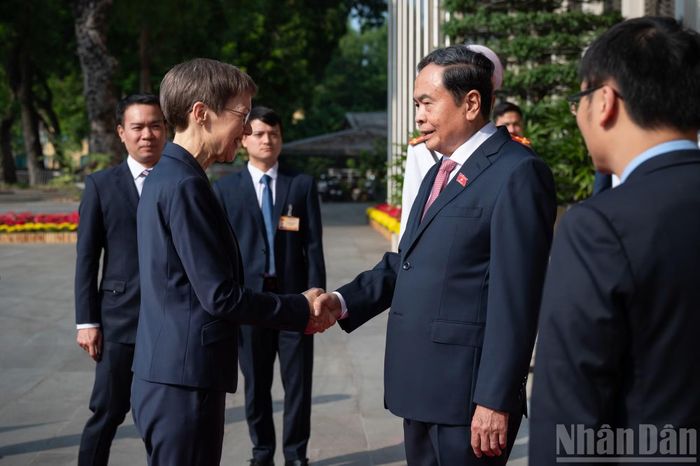 Chủ tịch Quốc hội Trần Thanh Mẫn đón Thủ tướng Công quốc Liechtenstein Brigitte Haas.