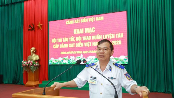 Thiếu tướng Đàm Xuân Tuấn phát biểu chỉ đạo. (Ảnh: Cảnh sát biển cung cấp)