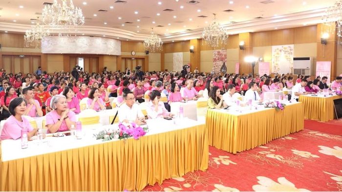 Các đại biểu tham gia lễ phát động. (Ảnh PHAM KIÊN)