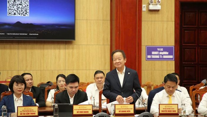 Chủ tịch điều hành Công ty cổ phần Tập đoàn T&T Đỗ Quang Hiển phát biểu nêu lên các kiến nghị của nhà đầu tư để sớm có sự kết nối liên hoàn về giao thông tại Cảng hàng không Quảng Trị. (Ảnh: HG)