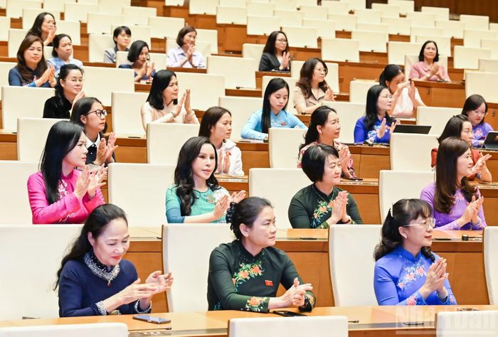 Các nữ đại biểu Quốc hội khóa XVI dự gặp mặt. (Ảnh: DUY LINH)