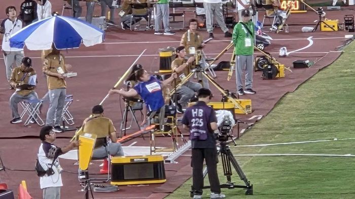 Nguyễn Thị Ngọc Thúy thực hiện bài thi đấu. (Ảnh: Ủy ban Paralympic Việt Nam)