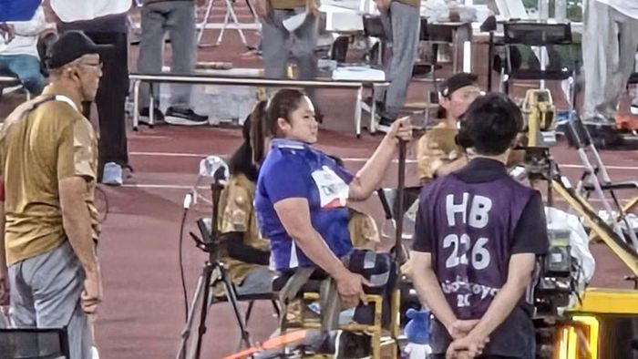 Nguyễn Thị Ngọc Thúy thực hiện bài thi đấu. (Ảnh: Ủy ban Paralympic Việt Nam)