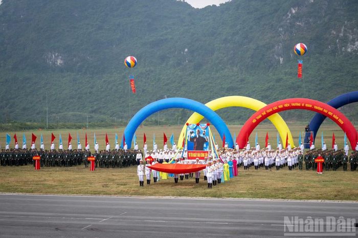 Đại diện các học viện, trường sĩ quan, trường đại học tham dự hội thao. (Ảnh: THẾ ĐẠI)