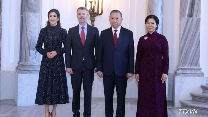 Tổng Bí thư, Chủ tịch nước Tô Lâm và Phu nhân Ngô Phương Ly với Nhà vua Đan Mạch Frederik X và Hoàng hậu Mary. (Ảnh: TTXVN)