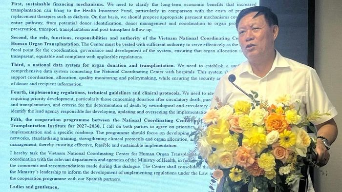 Thứ trưởng Y tế Đỗ Xuân Tuyên phát biểu tại tọa đàm. (Ảnh: HUY SƠN)