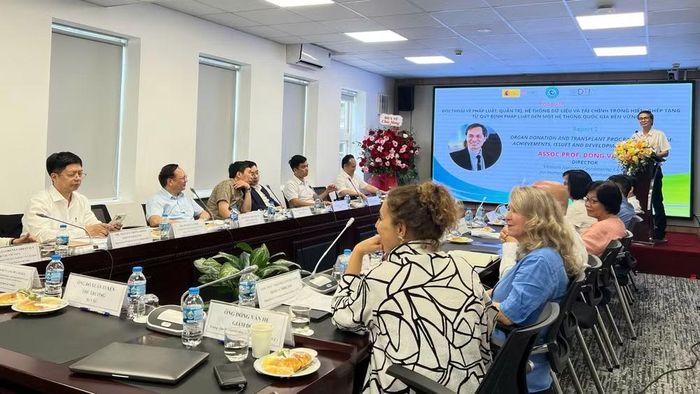 Các đại biểu trong và ngoài nước tham dự tọa đàm. (Ảnh: HUY SƠN)