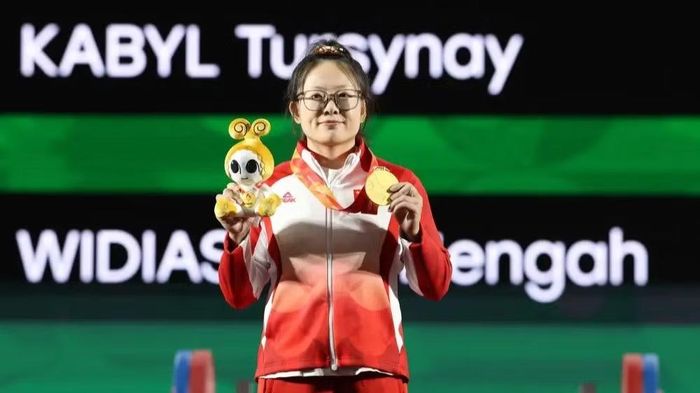  Vận động viên cử tạ 40 tuổi Thôi Triết đoạt Huy chương Vàng đại hội. (Ảnh: Tân Hoa Xã) 