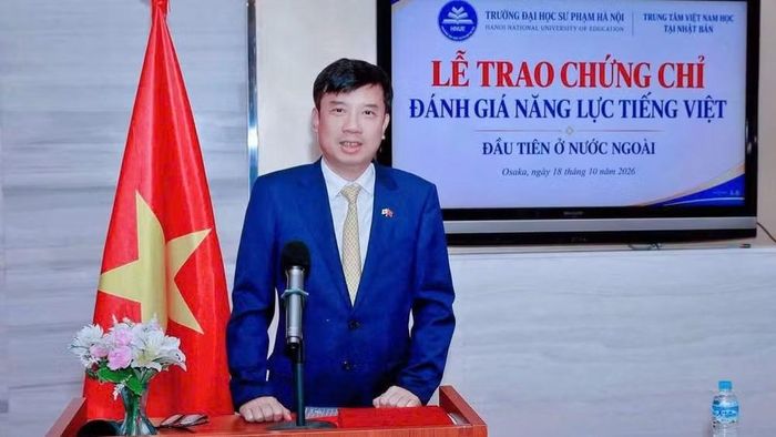 Tổng Lãnh sự Việt Nam tại Osaka Nguyễn Trường Sơn phát biểu tại Lễ trao chứng chỉ đánh giá năng lực tiếng Việt. (Ảnh: Tổng Lãnh sự quán Việt Nam tại Osaka)