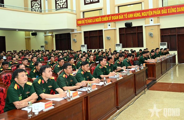  Lãnh đạo, chỉ huy các cơ quan, đơn vị dự khai mạc.
