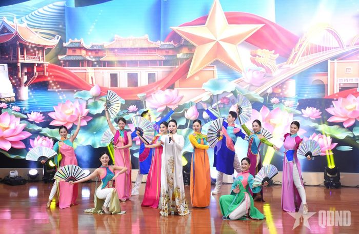 Tiết mục văn nghệ chào mừng chương trình.