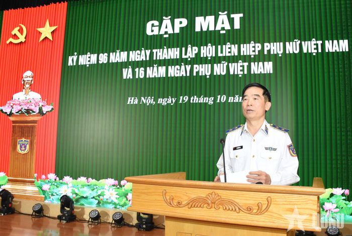 Trung tướng Bùi Quốc Oai phát biểu chỉ đạo.