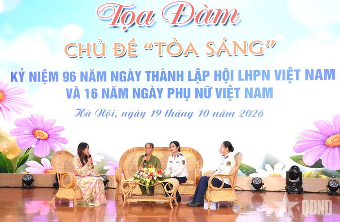 Tọa đàm tại chương trình.