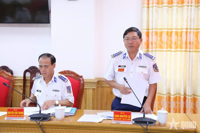  Đại tá Trần Nguyên Lai, Phó tư lệnh, Tham mưu trưởng Vùng Cảnh sát biển 4 phát biểu tại hội nghị.