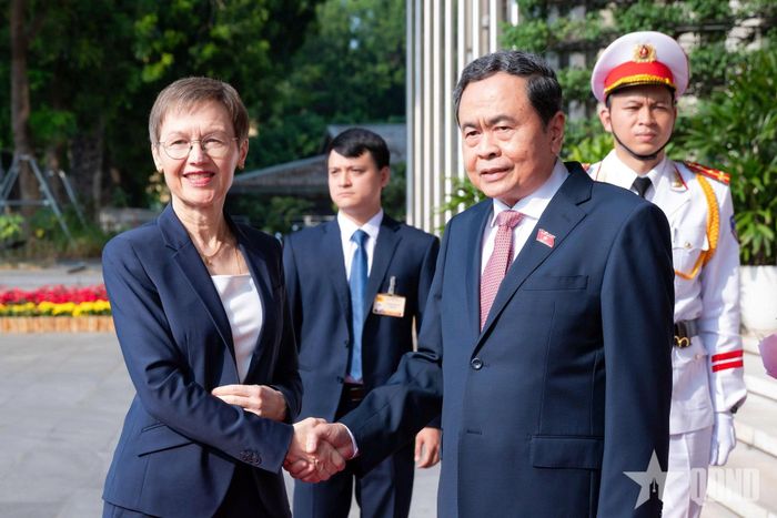 Chủ tịch Quốc hội Trần Thanh Mẫn đón Thủ tướng Công quốc Liechtenstein Brigitte Haas. Ảnh: VŨ HIẾU