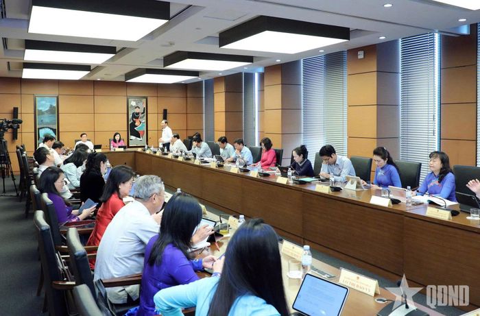 Quang cảnh phiên họp Quốc hội tại tổ 10, chiều 19-10. Ảnh: VŨ PHONG