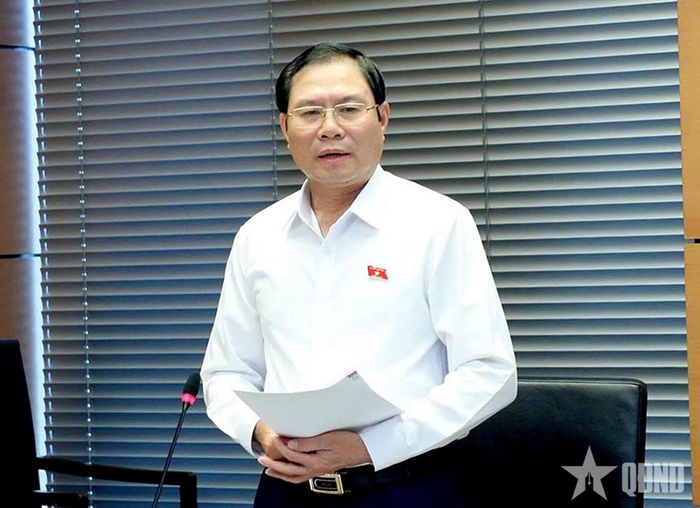 Đại tướng Nguyễn Tân Cương đề xuất bổ sung hành vi không chấp hành quyết định gọi đăng ký nghĩa vụ quân sự, quyết định gọi khám sức khỏe nghĩa vụ quân sự vào dự thảo Bộ luật Hình sự (sửa đổi). Ảnh: VŨ PHONG
