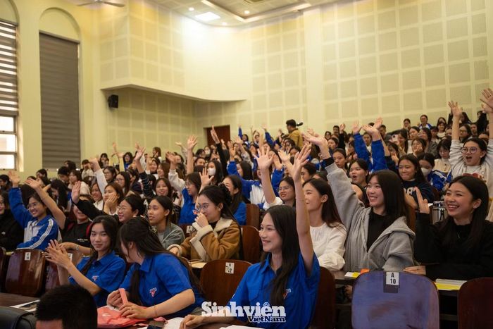 Sinh viên Trường Cao đẳng Sư phạm Trung ương trong một giờ học ngoại khoá. Sắp tới trường sẽ sáp nhập vào Trường Đại học Sư phạm Hà Nội trước 1/4/2027.