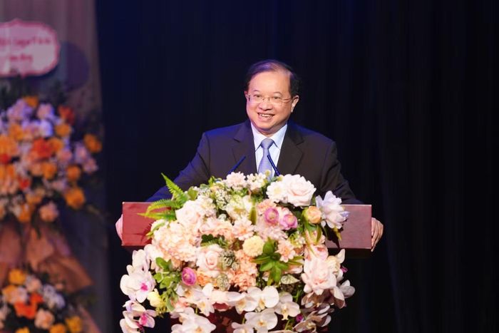 Thứ trưởng Bộ văn hóa, Thể thao và Du lịch Tạ Quang Đông phát biểu đánh giá cao vị thế trường ĐH Sân khấu - Điện ảnh Hà Nội.