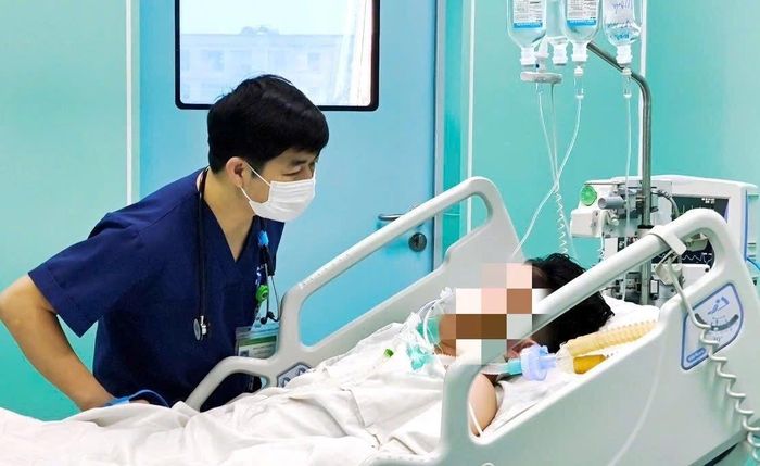  Bệnh viện Bệnh nhiệt đới Trung ương từng điều trị bệnh nhân nam 22 tuổi nguy kịch do nhiễm não mô cầu. Ảnh: ĐẶNG THANH 