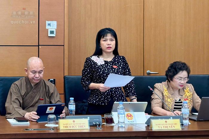  ĐB Tạ Thị Yên (Điện Biên), Phó Chủ nhiệm Ủy ban Công tác đại biểu, phát biểu tại tổ. Ảnh: Quochoi.vn 