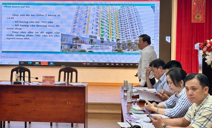  Tổ Công tác 1645 họp gỡ vướng cấp sổ hồng. Ảnh: THANH HIỀN 