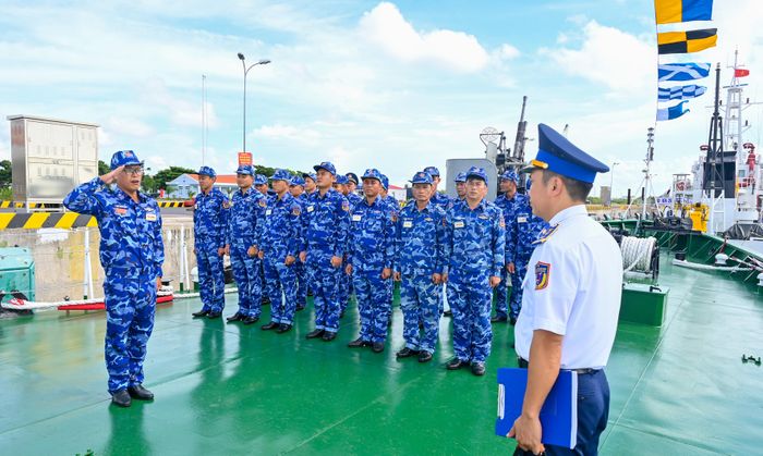 Phổ biến nội dung thi toàn tàu cho cán bộ, chiến sĩ