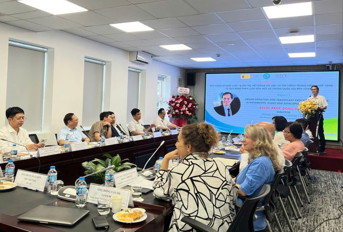  Các đại biểu thảo luận về hoàn thiện chính sách, cơ chế tài chính trong hiến, ghép mô, tạng 
