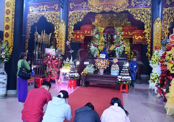 Người dân dâng hương tưởng niệm, tri ân Anh hùng Nguyễn Trung Trực