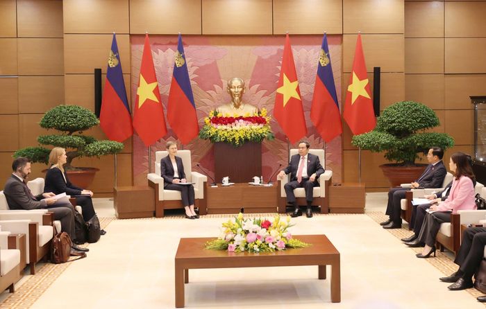  Chủ tịch Quốc hội Trần Thanh Mẫn hội kiến với Thủ tướng Công quốc Liechtenstein Brigitte Haas chiều 19-10. Ảnh: QUANG PHÚC 