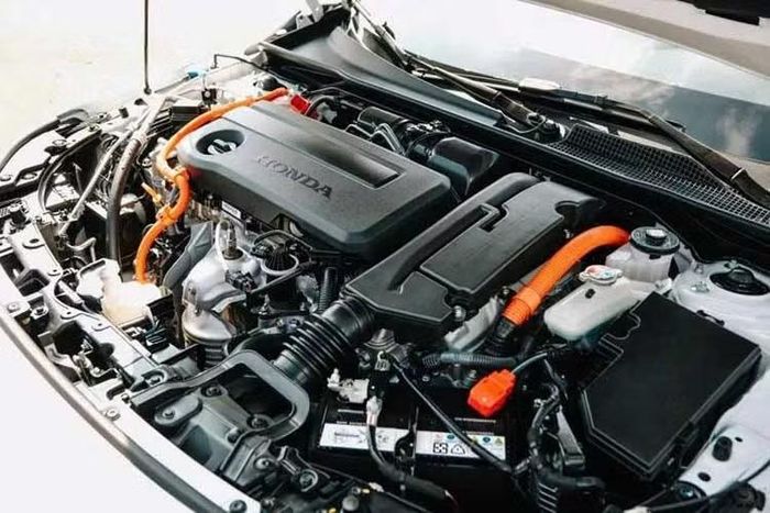 Trong khi đó, với cấu hình EL+, Honda bổ sung hai hệ thống BSI và CTM tương tự bản RS. Còn bản EL giữ nguyên trang bị. Điểm thay đổi duy nhất là hãng đã lược bớt tùy chọn màu bạc Lunar Silver Metallic.