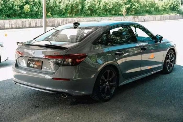 Không chỉ bổ sung Honda City bản nâng cấp vào danh mục sản phẩm, Honda Cars Philippines còn chính thức giới thiệu Honda Civic mới với công nghệ S+ Shift tại thị trường nước này. Mẫu sedan hạng C nâng cấp đã được chờ đợi kể từ khi ra mắt tại Thái Lan cách đây vài tháng.