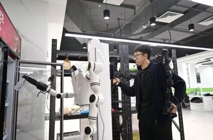 Dữ liệu chuyển động của con người giúp robot học cách xử lý công việc trong nhà và thích nghi với môi trường thực tế.(Ảnh: recordchina)