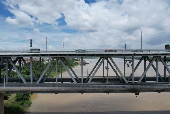 Cầu Thăng Long.