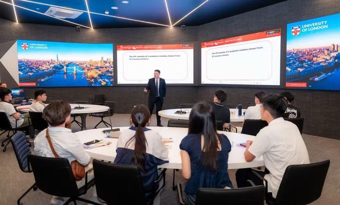 Sinh viên Trường Đại học Anh Quốc Việt Nam học trong phòng học hiện đại. Ảnh: BUV