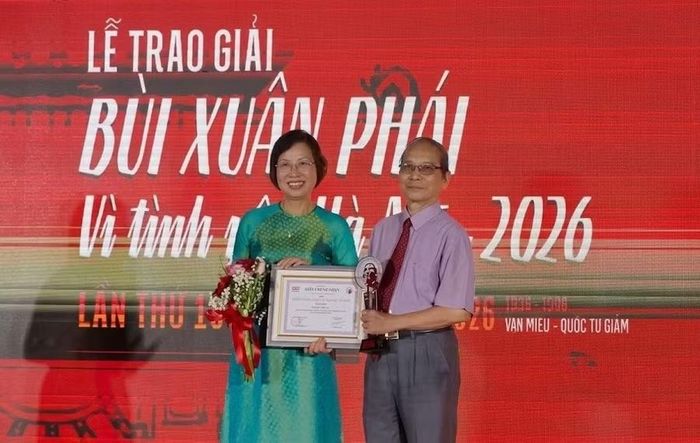Nhà thơ Bằng Việt nhận Giải thưởng Lớn - Giải thưởng Bùi Xuân Phái - Vì tình yêu Hà Nội lần thứ 19 năm 2026.
