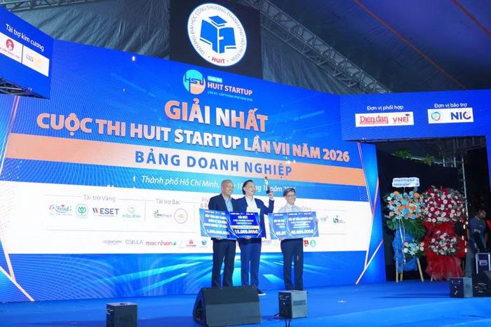 Giải nhất ở bảng doanh nghiệp.
