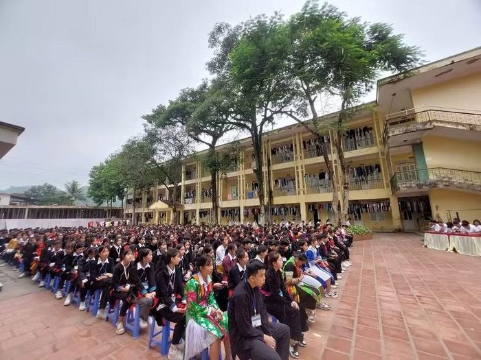 Số lượng học sinh tăng khiến áp lực thiếu giáo viên ngày càng lớn.