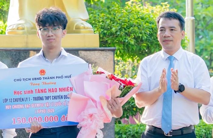 Phần thưởng của TP Huế trao tặng em Tăng Hạo Nhiên là 150 triệu đồng.