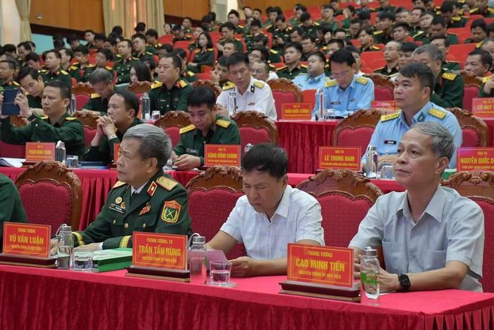 Các đại biểu, nhà khoa học tham dự hội thảo.