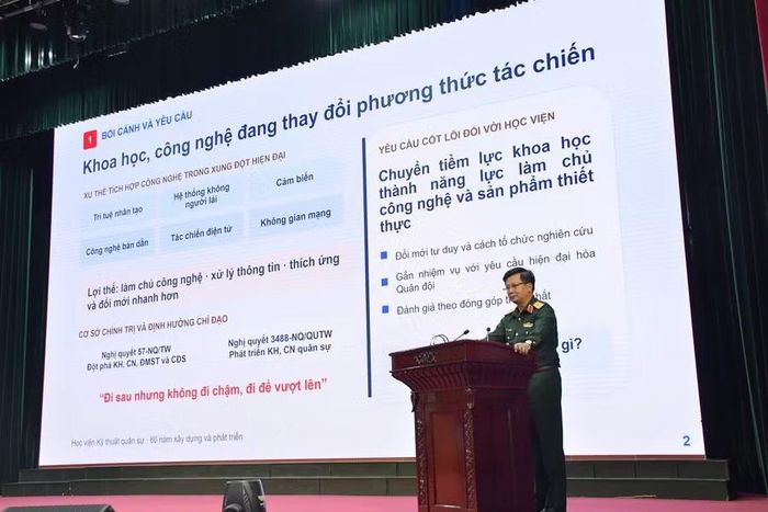 Thiếu tướng, TS Dương Minh Hải - Cục trưởng Cục Khoa học quân sự chia sẻ tham luận tại hội thảo.