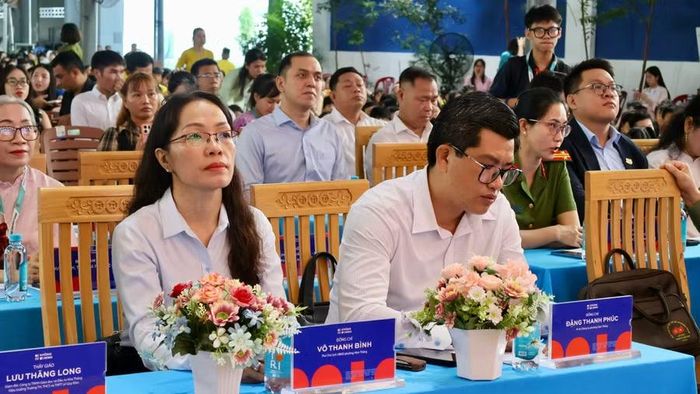 Các đại biểu tham gia Lễ phát động hưởng ứng Chiến dịch “Không Một Mình” năm 2026.