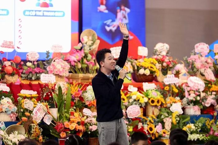 Thầy giáo - KOL Nguyễn Dương Phúc chia sẻ kinh nghiệm kỹ năng sử dụng internet, mạng xã hội an toàn cho học sinh.