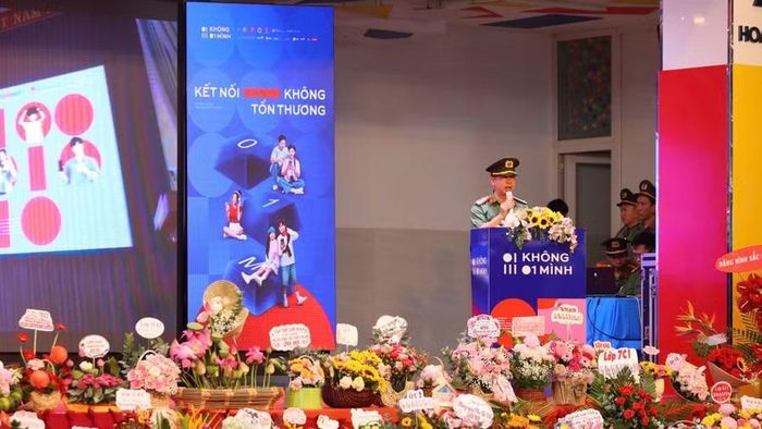 Đại tá Vũ Hoàng Anh, Trưởng phòng An ninh mạng và phòng, chống tội phạm sử dụng công nghệ cao (Công an tỉnh Lâm Đồng) phát biểu tại lễ phát động.