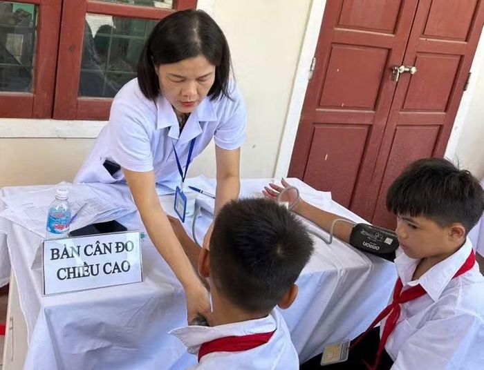 Nghị quyết được ban hành nhằm giải quyết bài toán thiếu hụt nhân lực tại vùng khó khăn.