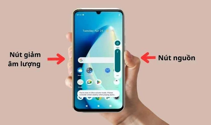 Nhấn đồng thời nút giảm âm lượng và nút nguồn.