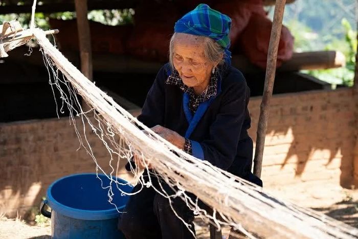 Nghề dệt lanh được bà con lưu truyền. (Ảnh: Việt Hoàng)