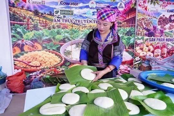 Sản vật địa phương được bà con vùng cao giới thiệu tới du khách. (Ảnh: Việt Hoàng)