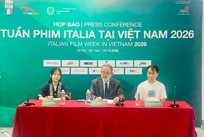 Đại sứ Italy tại Việt Nam Marco Della Seta phát biểu tại họp báo. (Ảnh: Hà Anh)